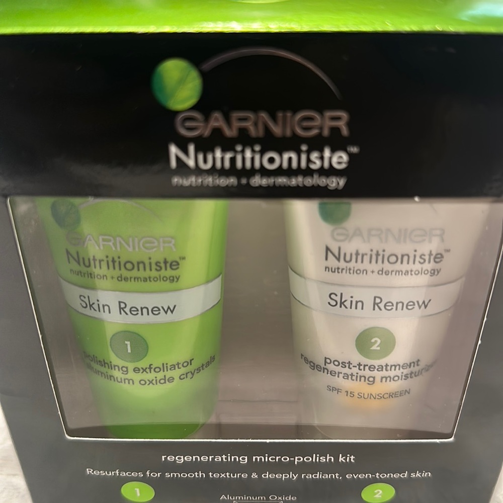 GARNIER NUTRITIONISTE Skin Renew Regenerating Micro-Polish Kit.